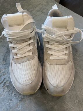 Men's White & Light Gray Mesh Sneakers - Modern Casual Comfort